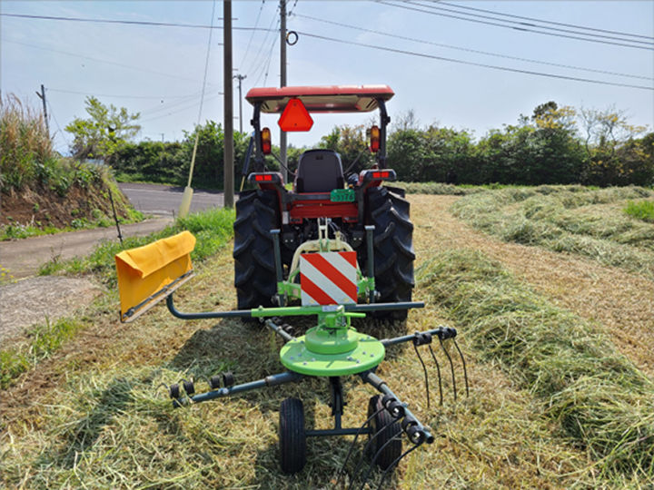 牧草の刈り取り